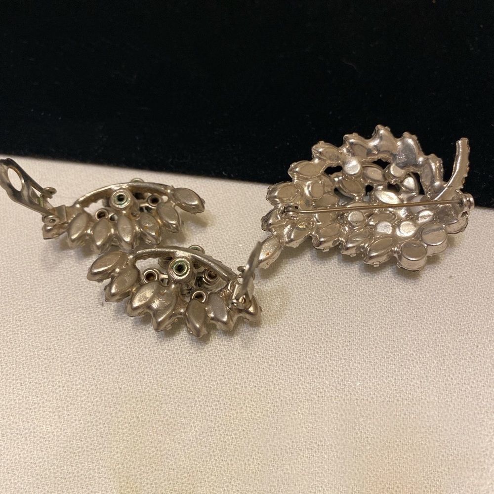 Vintage Weiss Rhinestone Brooch And Earrings Set - Picture 5 of 14